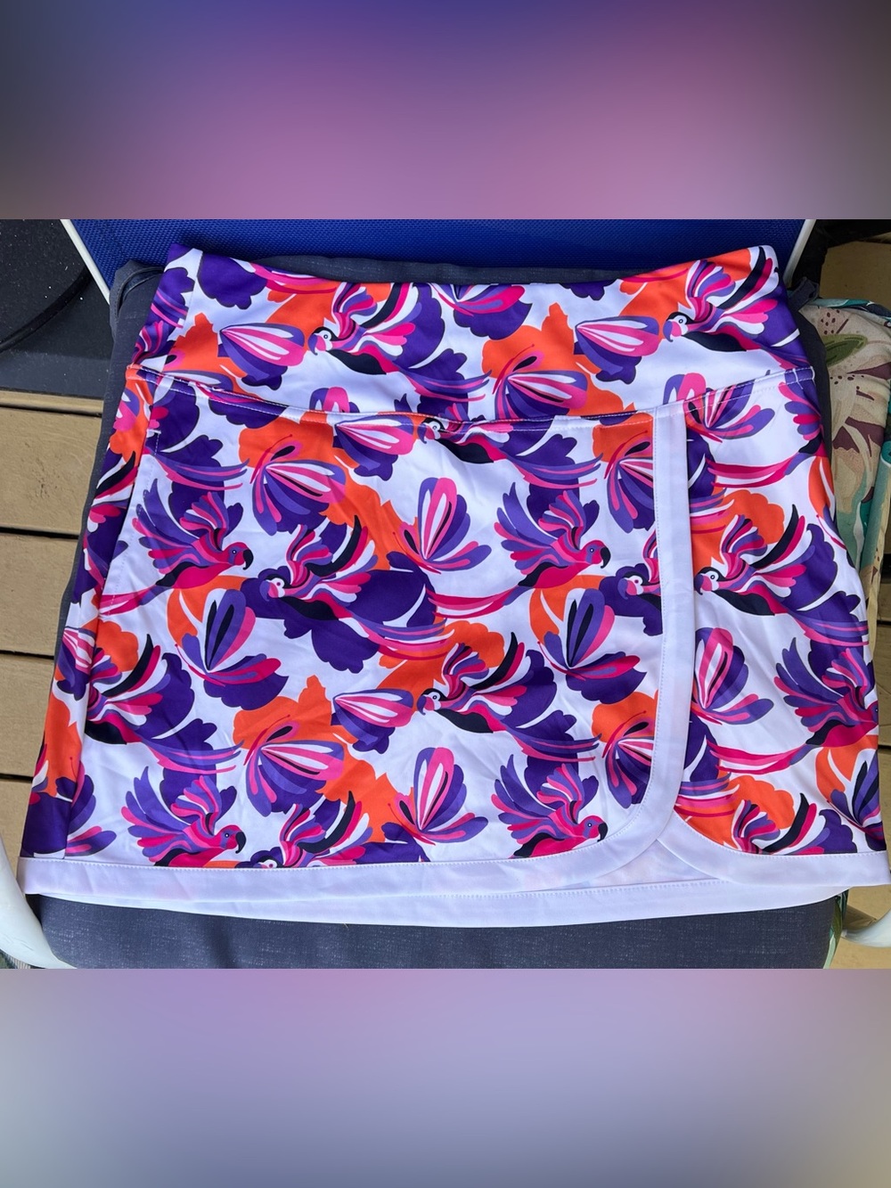 NWOT Grand Slam Parrot Print Golf Skort Womens-Size Medium Built-In Shorts.